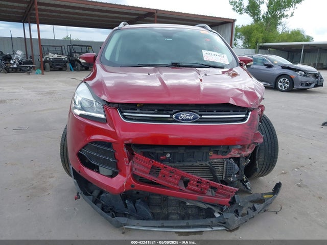 1FMCU0J9XGUA08698 Ford Escape Titanium