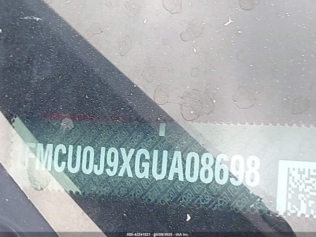 1FMCU0J9XGUA08698 Ford Escape Titanium
