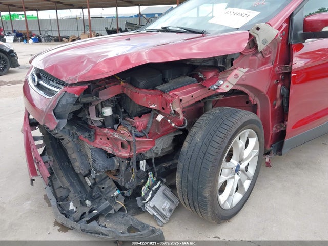 1FMCU0J9XGUA08698 Ford Escape Titanium