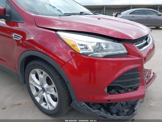 1FMCU0J9XGUA08698 Ford Escape Titanium