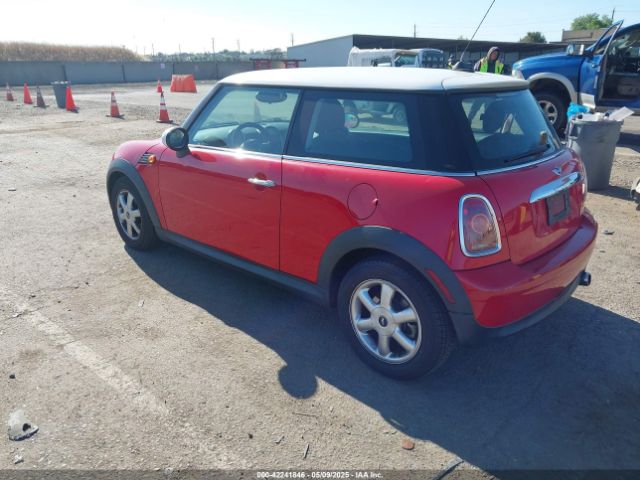 2010 MINI COOPER WMWMF3C56ATZ61062 Photo 2