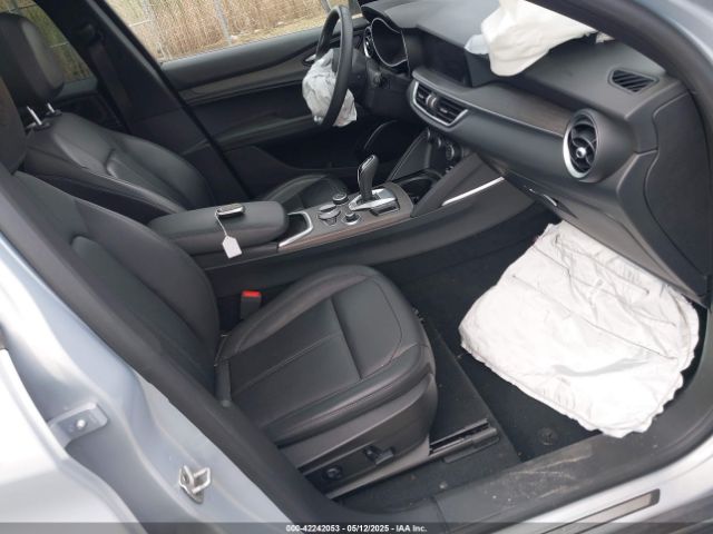 2023 ALFA ROMEO STELVIO ZASPAKBN6P7D57689 Photo 4