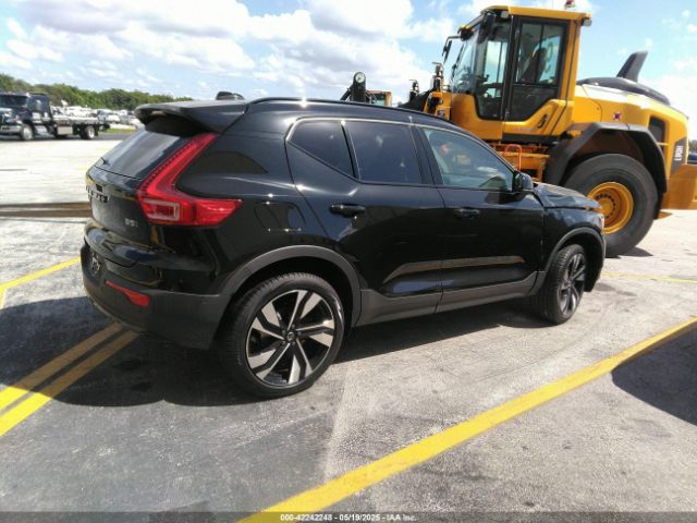YV4L12UC8S2523037 Volvo Xc40 B5 Plus Dark Theme