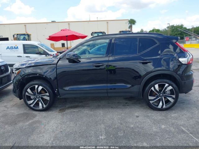 YV4L12UC8S2523037 Volvo Xc40 B5 Plus Dark Theme