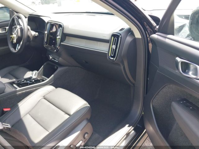 YV4L12UC8S2523037 Volvo Xc40 B5 Plus Dark Theme