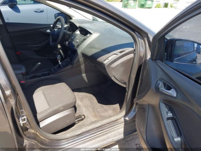 1FADP3FE3JL211233 Ford FOCUS SE