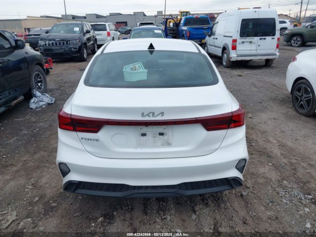 3KPF24AD9PE657457 KIA Forte Lxs