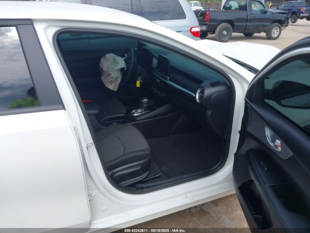 3KPF24AD7PE641760 KIA Forte Lxs