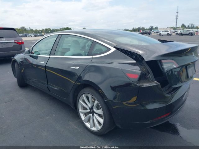 2019 TESLA MODEL 3 5YJ3E1EA7KF431980 Photo 2