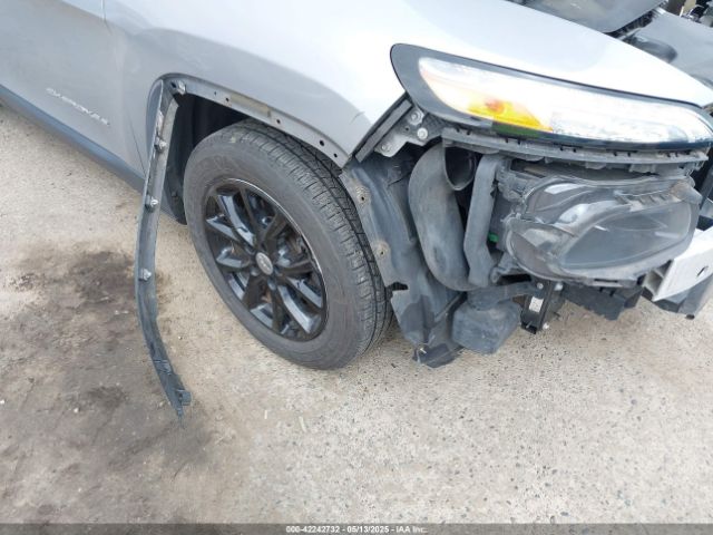 1C4PJLCS1EW105984 Jeep Cherokee Latitude