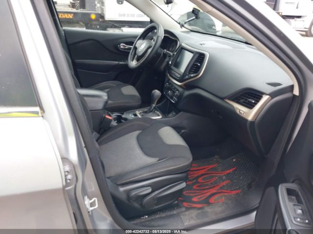 1C4PJLCS1EW105984 Jeep Cherokee Latitude