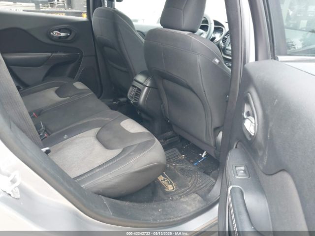 1C4PJLCS1EW105984 Jeep Cherokee Latitude