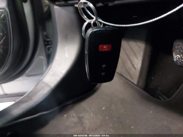 2T3P1RFV0NW284218 Toyota Rav4 Xle