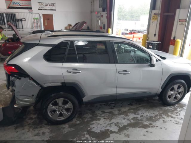 2T3P1RFV0NW284218 Toyota Rav4 Xle