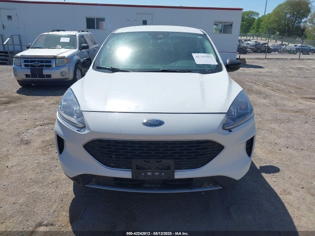 1FMCU9G65NUA61050 Ford ESCAPE SE