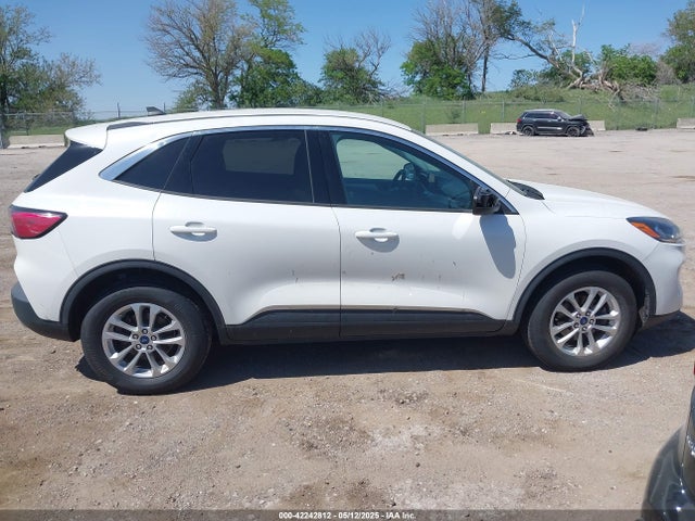 1FMCU9G65NUA61050 Ford ESCAPE SE