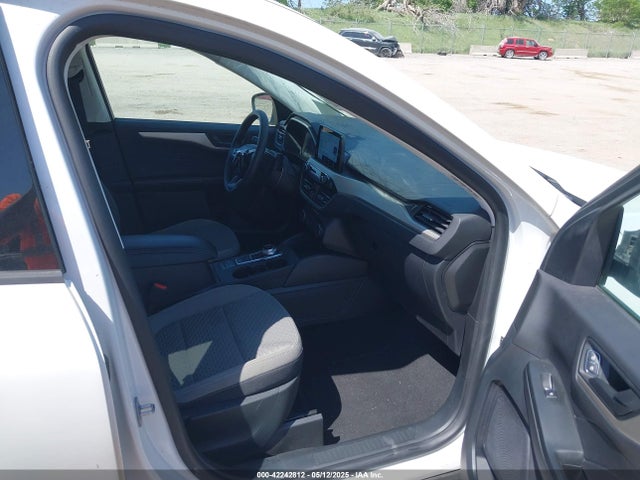1FMCU9G65NUA61050 Ford ESCAPE SE