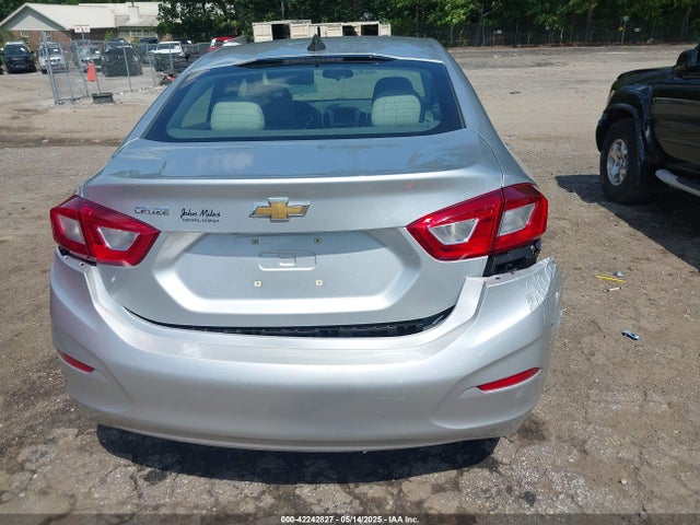 1G1BC5SMXJ7153497 Chevrolet Cruze Ls Auto