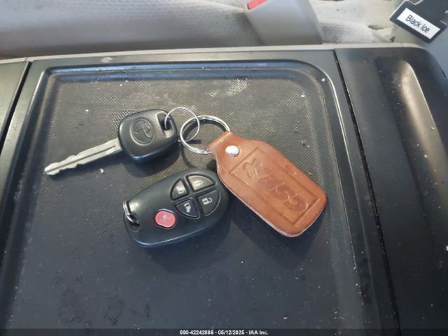 5TDKK3DC8FS565580 Toyota Sienna Le 8 Passenger