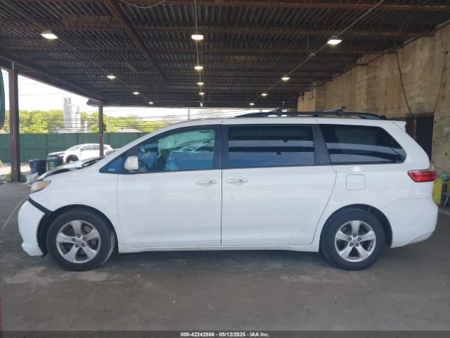 5TDKK3DC8FS565580 Toyota Sienna Le 8 Passenger