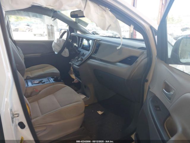 5TDKK3DC8FS565580 Toyota Sienna Le 8 Passenger