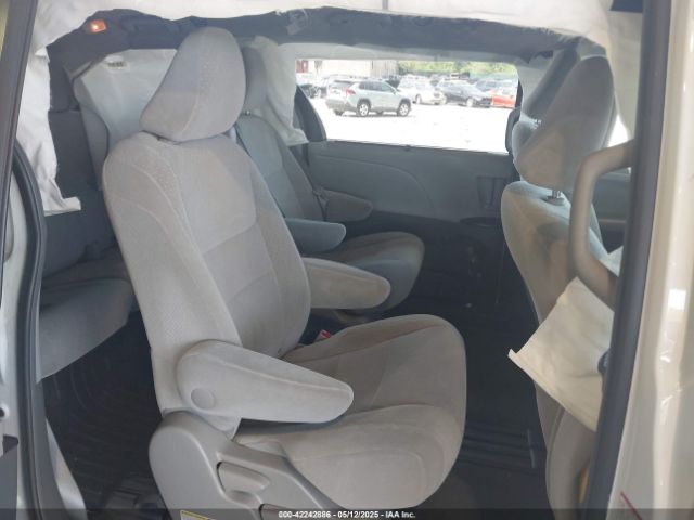 5TDKK3DC8FS565580 Toyota Sienna Le 8 Passenger