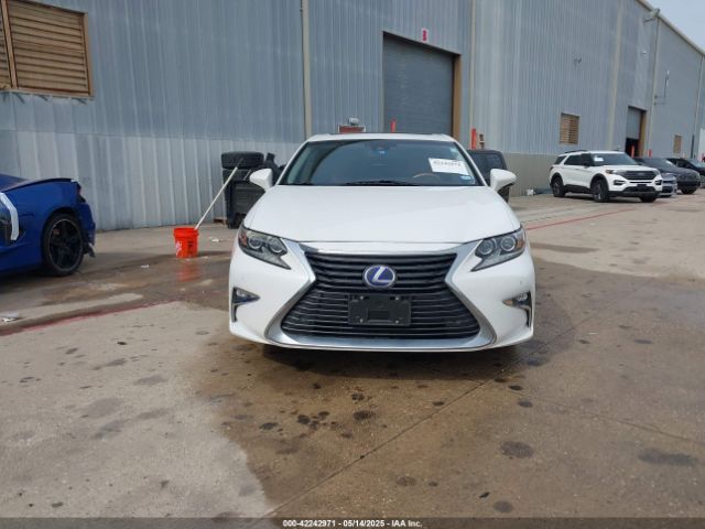 JTHBW1GGXG2122104 Lexus ES 300H