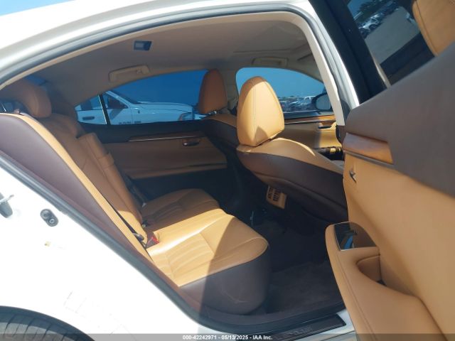 JTHBW1GGXG2122104 Lexus ES 300H