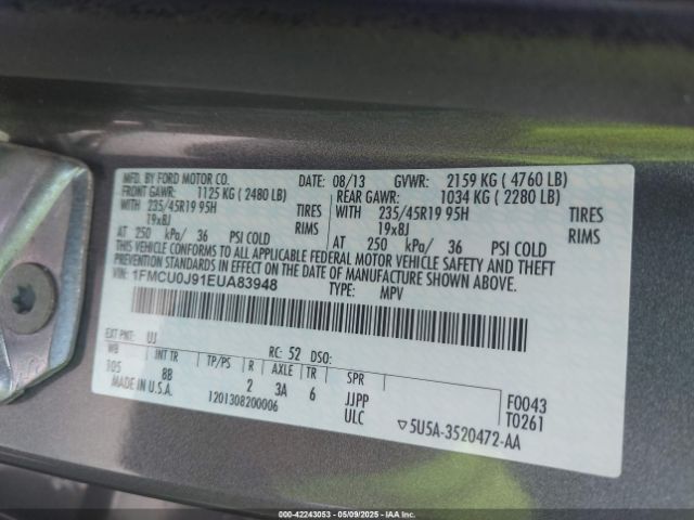 1FMCU0J91EUA83948 Ford Escape Titanium
