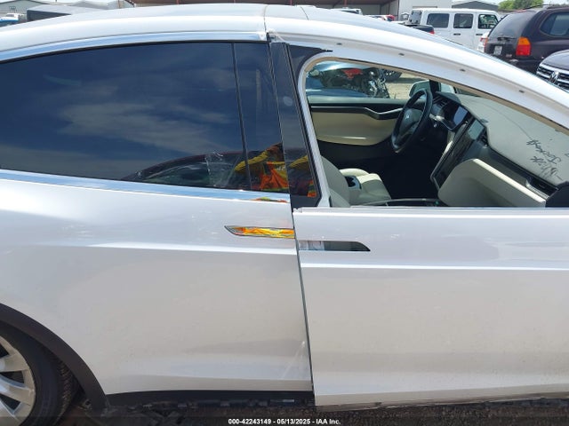 Tesla MODEL X 2018 5YJXCAE23JF106385 Image 13