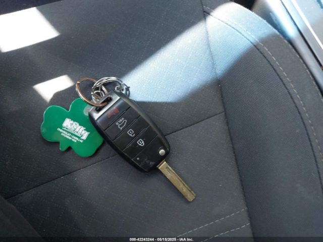 5XYPGDA52GG139742 KIA Sorento 3.3l Lx
