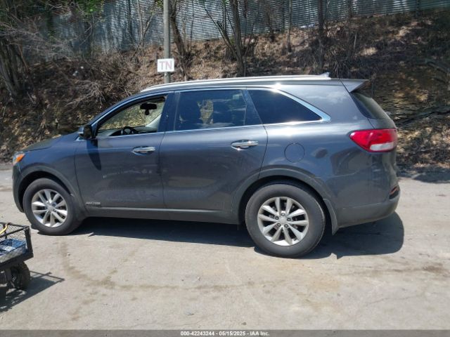 5XYPGDA52GG139742 KIA Sorento 3.3l Lx