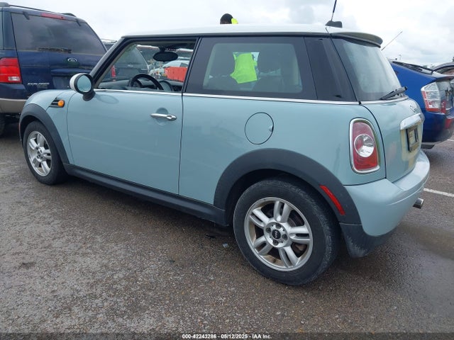 2012 MINI COOPER WMWSU3C51CT367317 Photo 2
