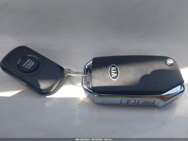 KNDEUCAA5M7099933 KIA SELTOS S