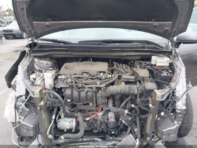 5TDKRKEC1NS099302 Toyota SIENNA LE