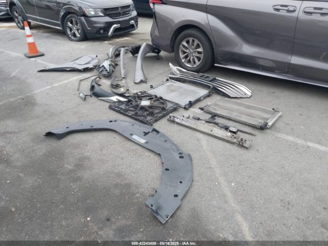 5TDKRKEC1NS099302 Toyota SIENNA LE