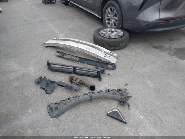5TDKRKEC1NS099302 Toyota SIENNA LE