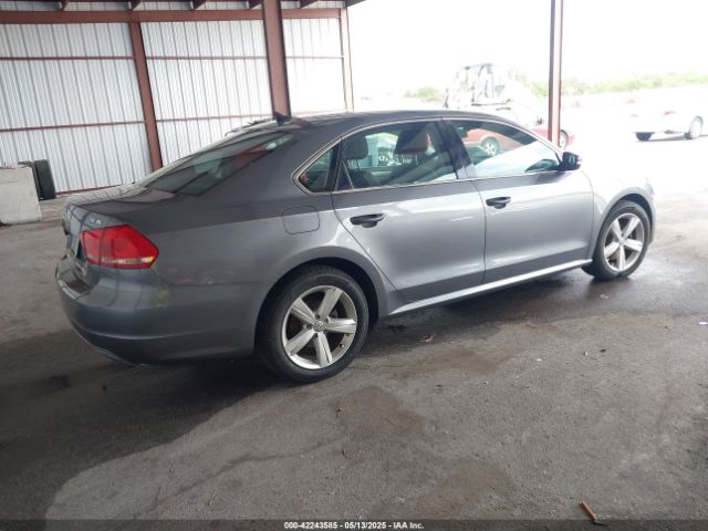 1VWBT7A31FC019565 Volkswagen Passat 1.8t Se