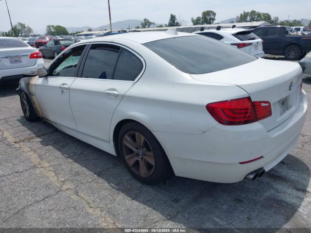 2011 BMW 528I WBAFR1C59BC737001 Photo 2