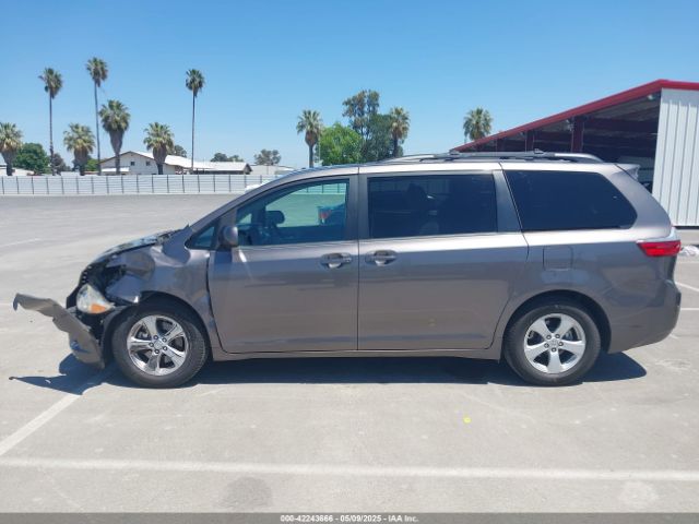 5TDKZ3DC9HS770713 Toyota Sienna Le 8 Passenger