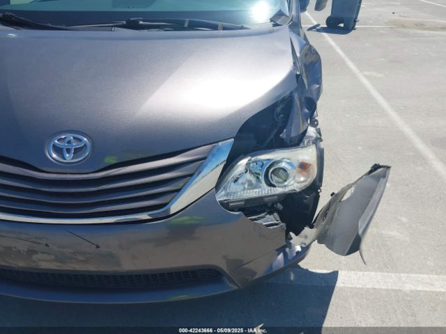 5TDKZ3DC9HS770713 Toyota Sienna Le 8 Passenger