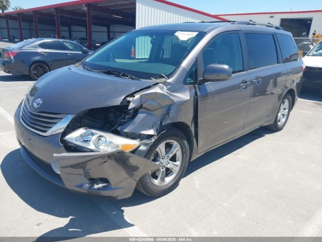 5TDKZ3DC9HS770713 Toyota Sienna Le 8 Passenger