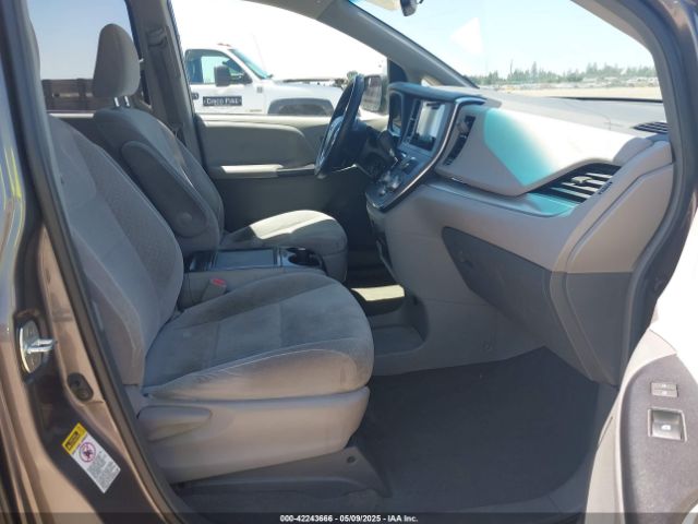 5TDKZ3DC9HS770713 Toyota Sienna Le 8 Passenger