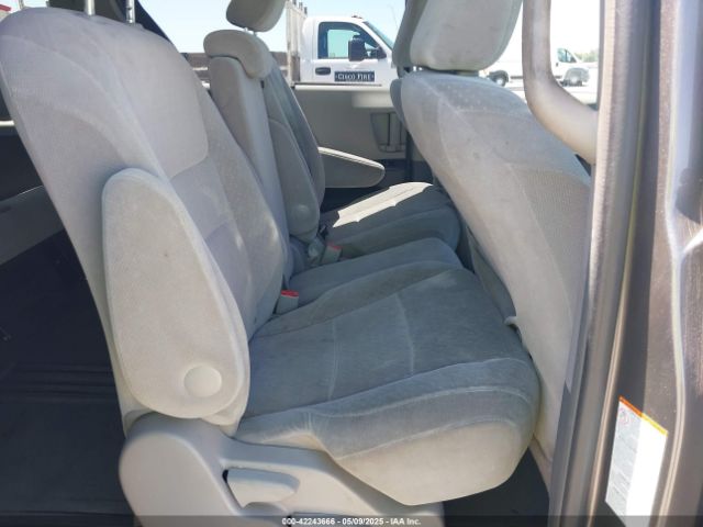 5TDKZ3DC9HS770713 Toyota Sienna Le 8 Passenger
