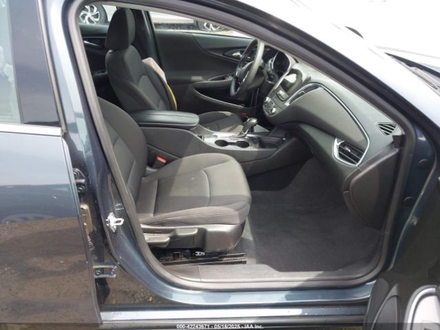 2019 CHEVROLET MALIBU 1G1ZD5ST8KF105961 Photo 4