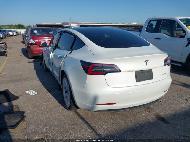 2022 TESLA MODEL 3 5YJ3E1EB2NF137030 Photo 2