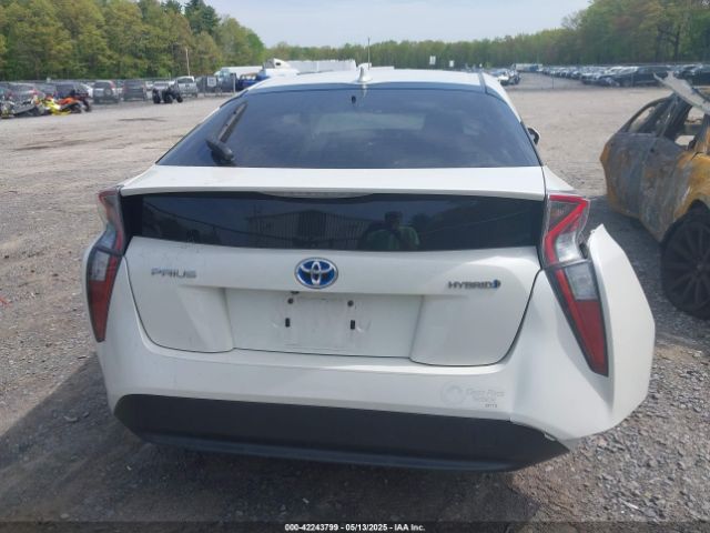 JTDKARFU0G3000884 Toyota Prius Three