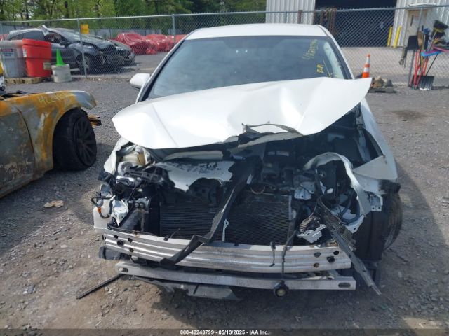 JTDKARFU0G3000884 Toyota Prius Three