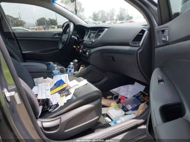 KM8J23A41GU239282 Hyundai TUCSON SE