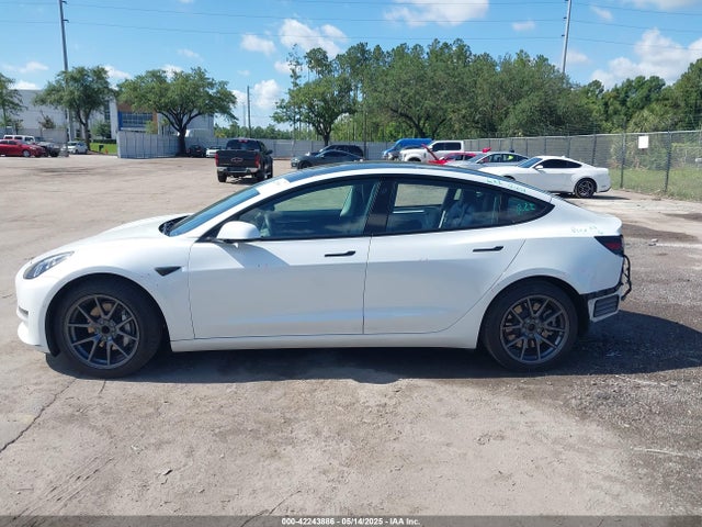 Tesla Model 3 Rear-wheel Drive 2022 5YJ3E1EA2NF148570 Image 13